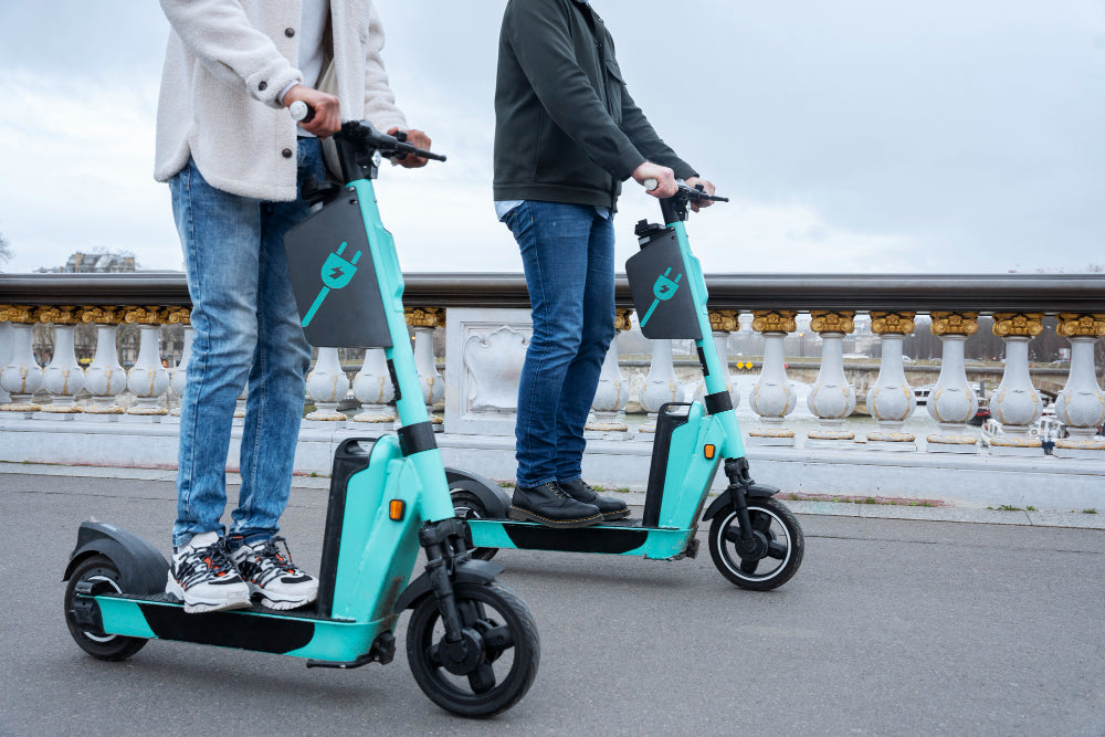 The Future of Urban Commutes: Electric Scooters vs. Electric Bikes